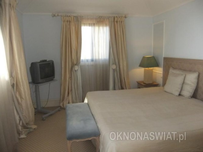 012f471b5aa35ac2a72bb92eef963f31ef0cfbd9-1