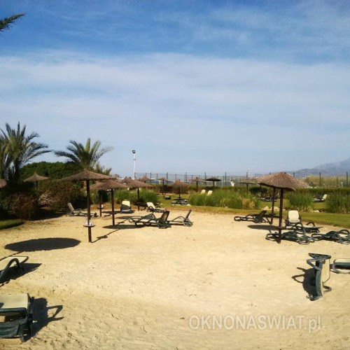 0fb42bd5fff23ef353601a8eed9b4c3b9b073bbe-1