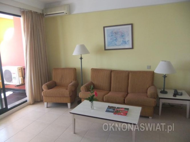 3f76cc901a35e7d658348801ea10e6f81d4f8180