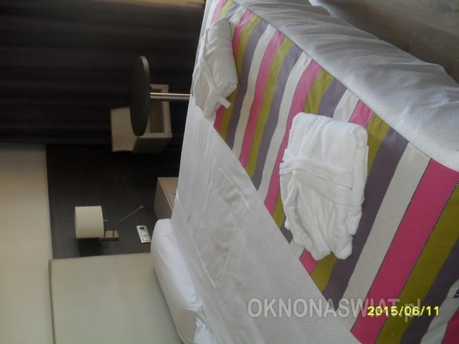 440ad165cb898dd932639521894323a9f1afd66d-1