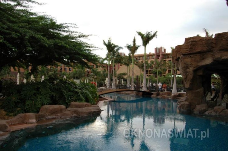 5805bd5bb6e8c24ac9b10261ac49e1a12a5bfeb2