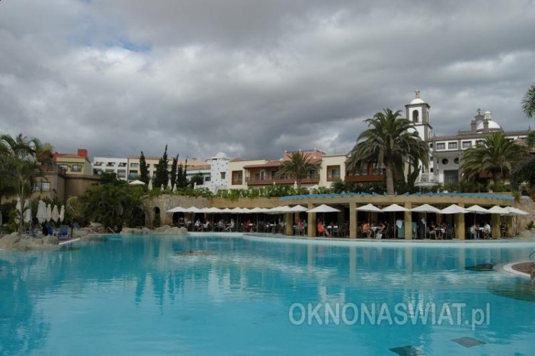 6125b64e24cc25c622084021895ba6e41f4e03ce