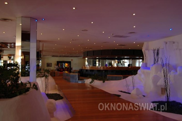 773751233b89ae98bd46b4d2ee381dea1d9e2e48