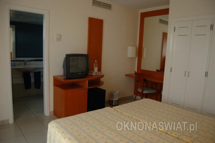 e7b342bf656f819a1da98b734c85035a43caa388