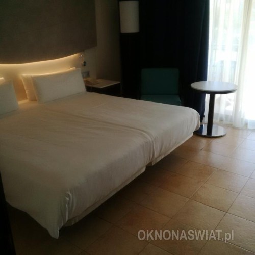 efaa9c33fa3a303ad8059d2909d588bc82738292-1