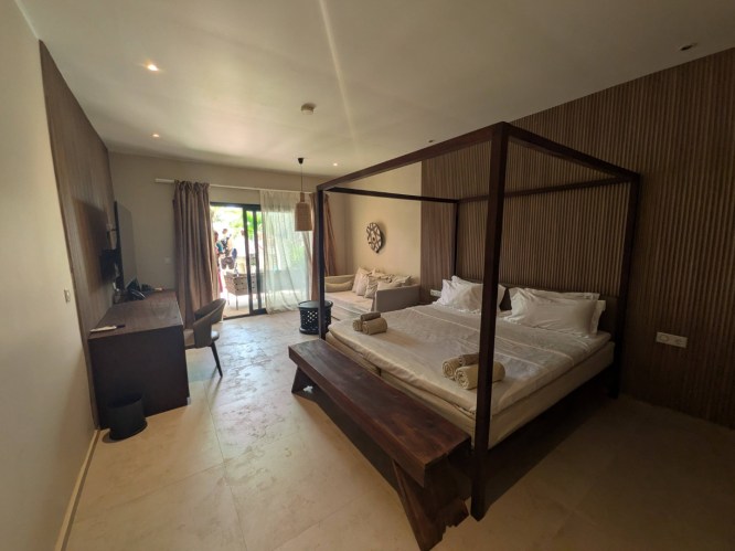 pxl_20251101_142316971