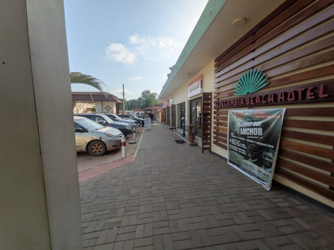 pxl_20251101_163732399