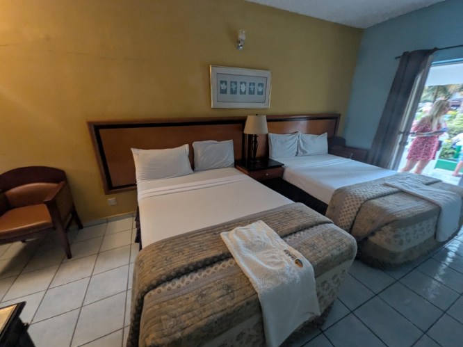 pxl_20251101_181144196